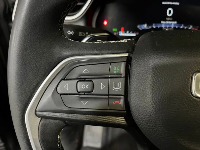 Used 2023 Jeep Grand Cherokee Laredo AWD/4WD image 18