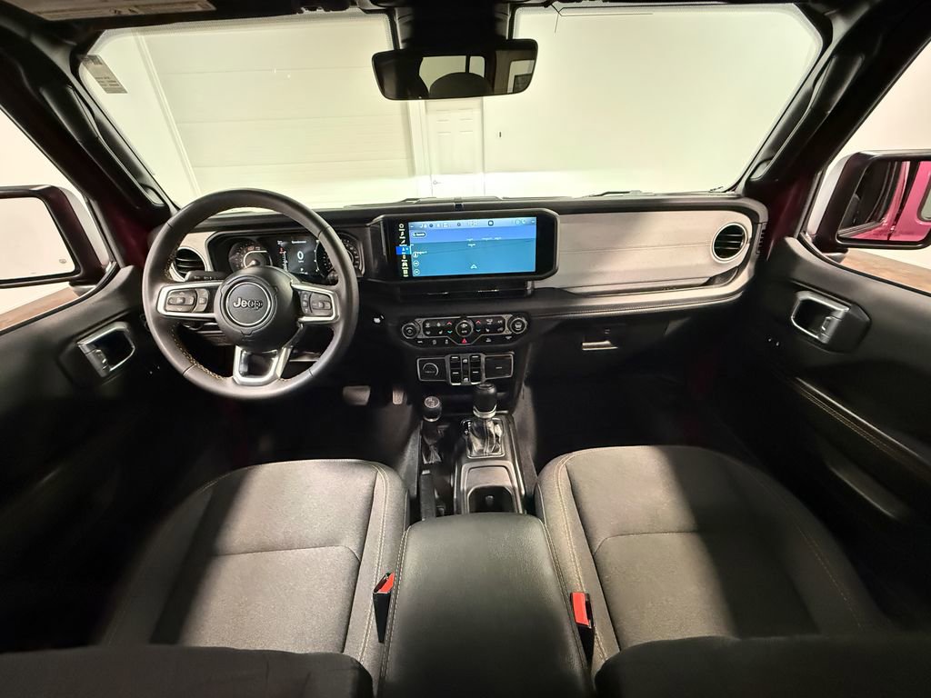 Used 2024 Jeep Wrangler Unlimited Sahara w/ Technology Group AWD/4WD image 68