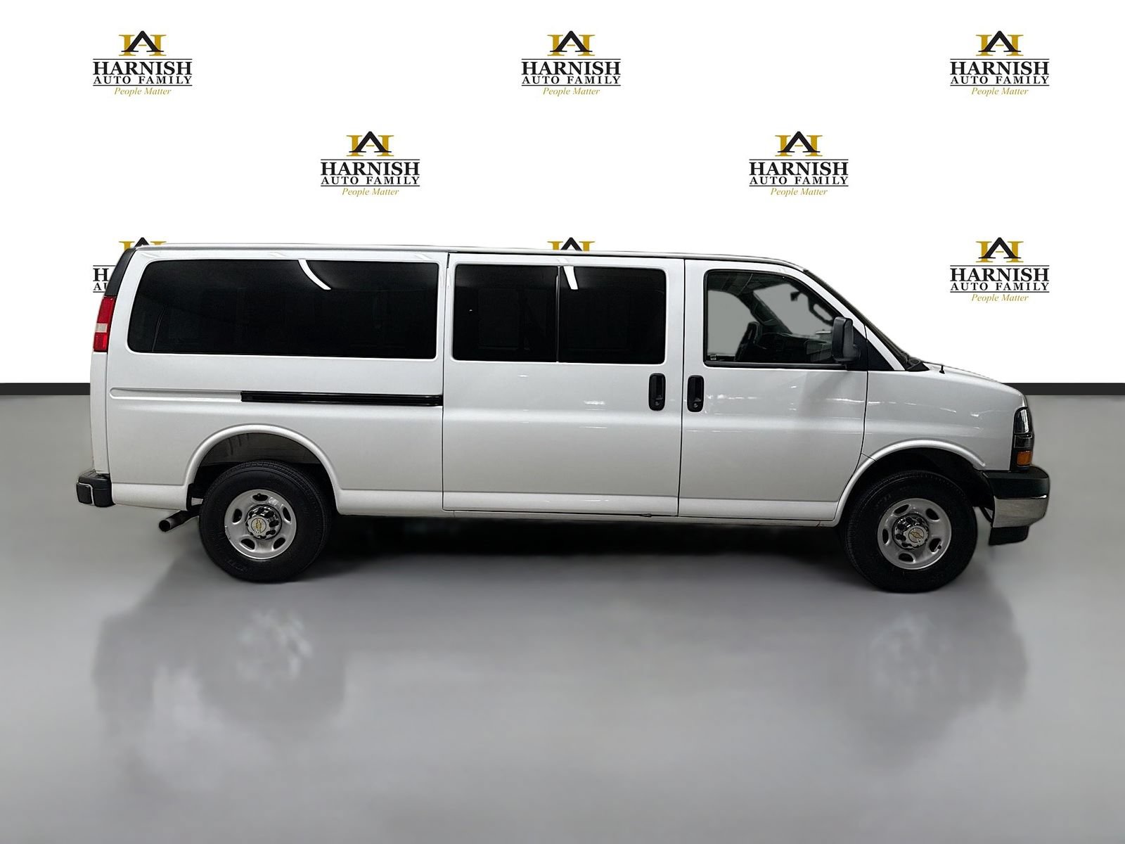 Used 2025 Chevrolet Express 3500 LT w/ LT Preferred Equipment Group RWD image 5