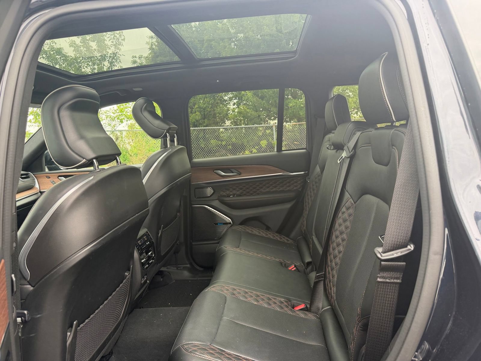 Used 2022 Jeep Grand Cherokee Summit AWD/4WD image 11