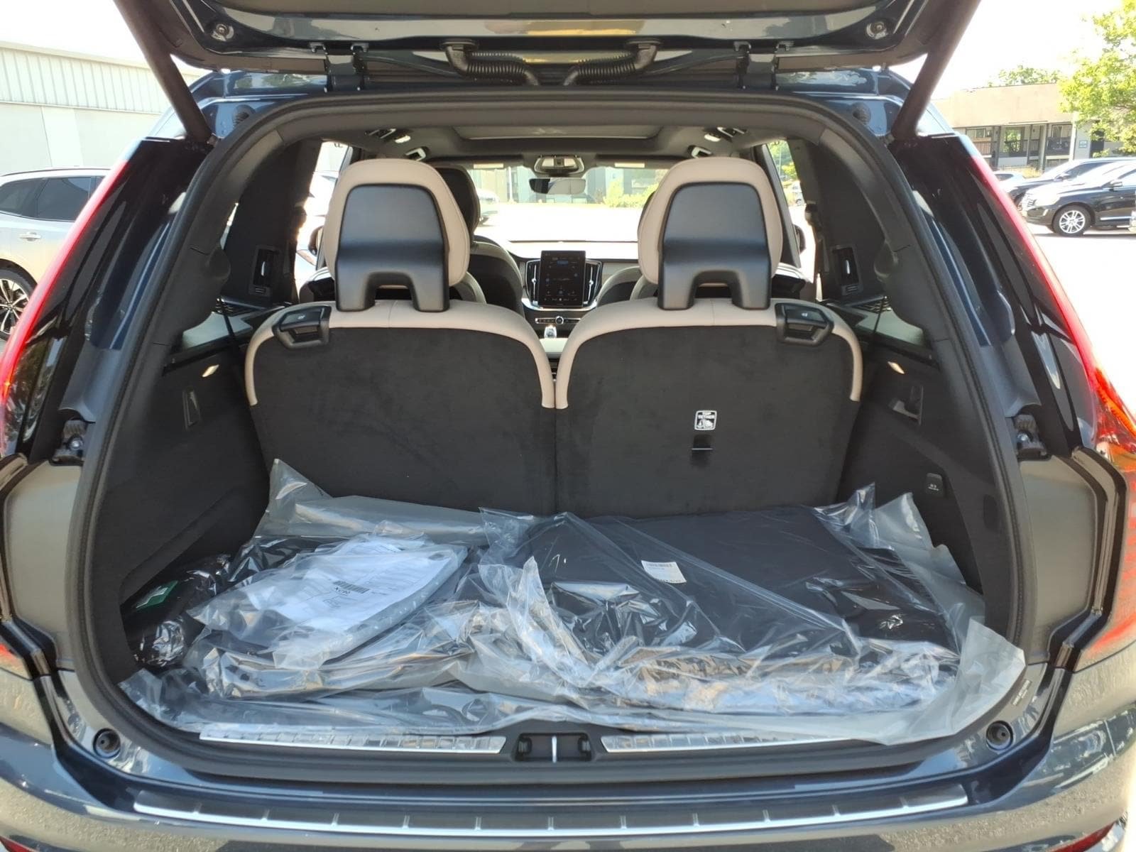 New 2026 Volvo XC90 T8 Ultra w/ Lounge Package AWD/4WD image 4