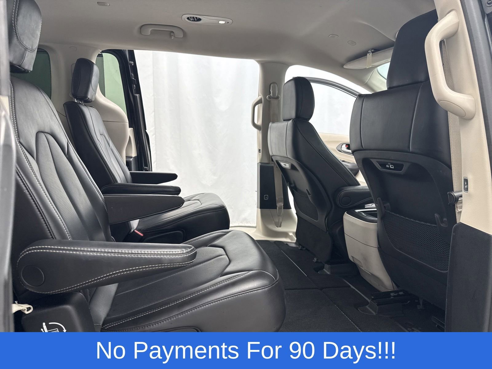 Used 2023 Chrysler Pacifica Touring-L FWD image 31