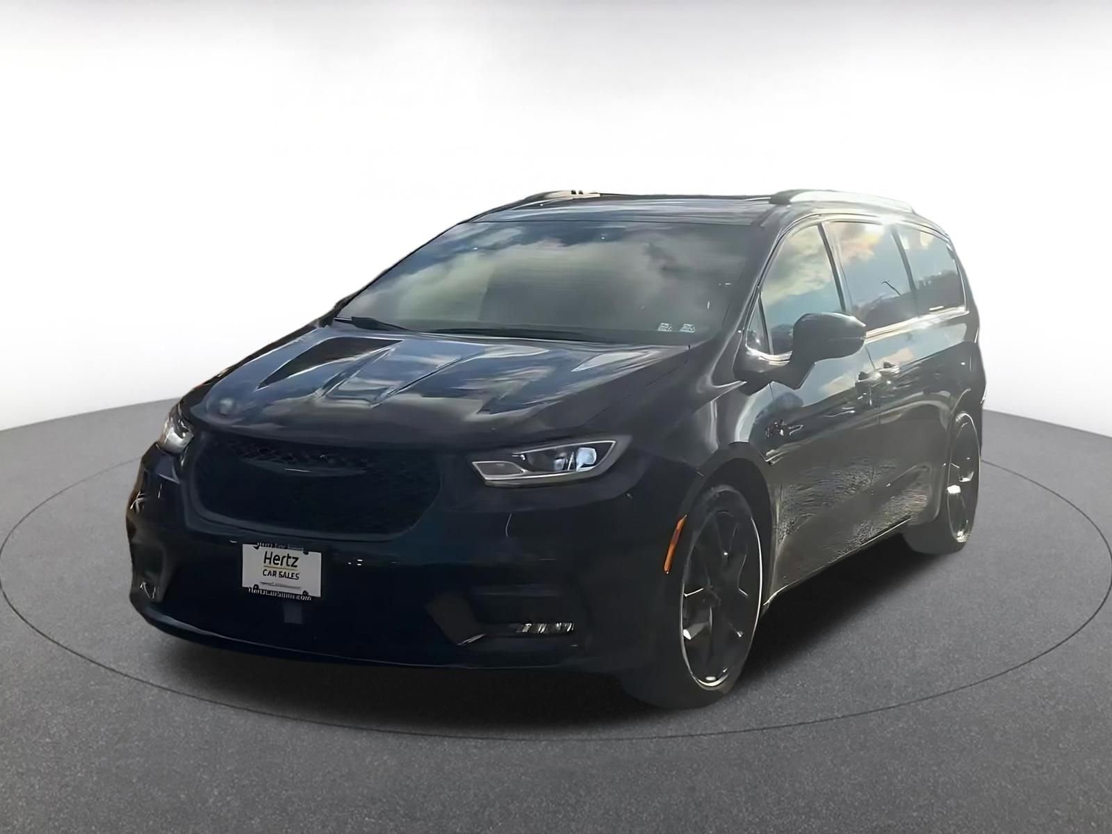 Used 2025 Chrysler Pacifica Limited image 4