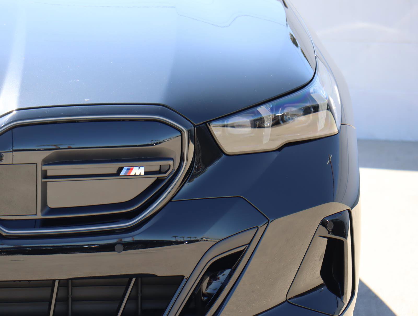 New 2025 BMW i5 M60 w/ Premium Package image 4