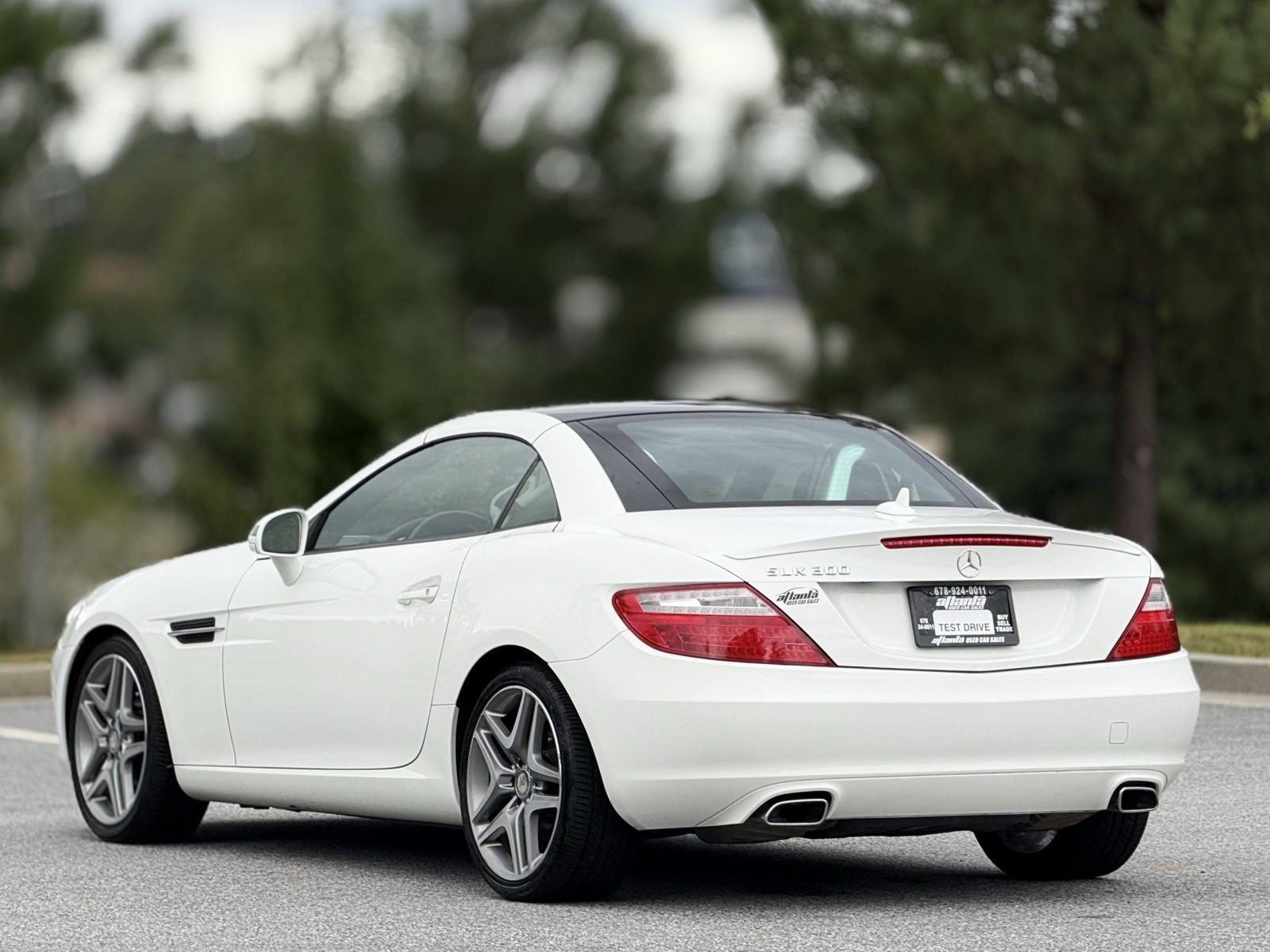 Used 2016 Mercedes-Benz SLK 300 image 9