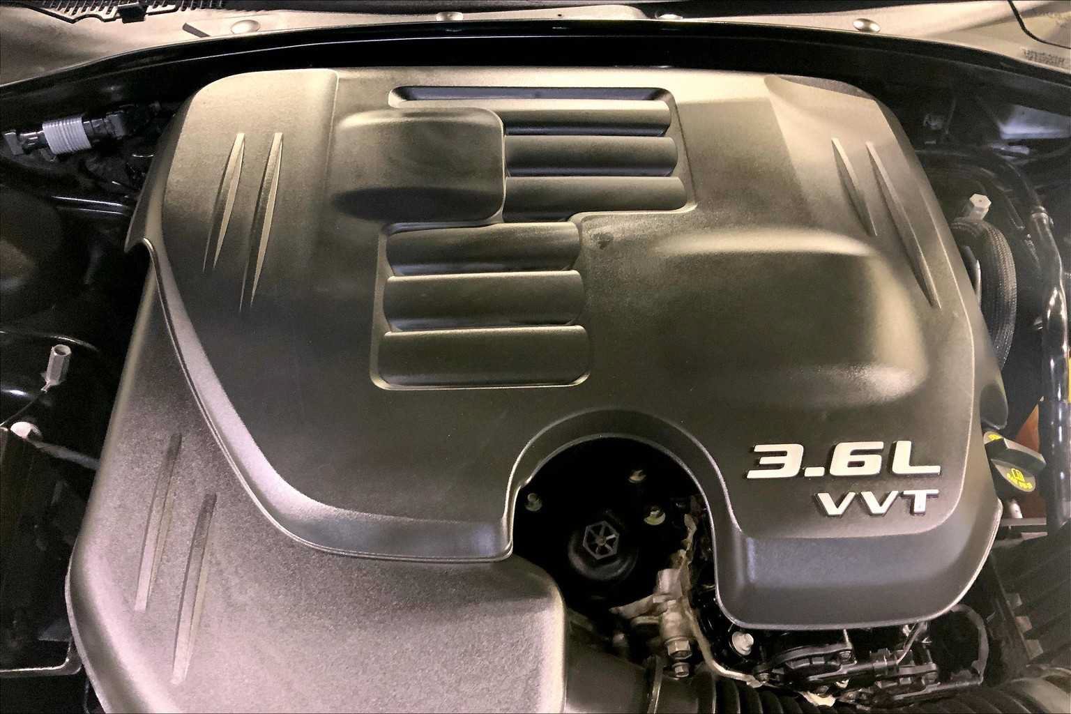 Used 2018 Chrysler 300 Limited w/ Light Group AWD/4WD image 33