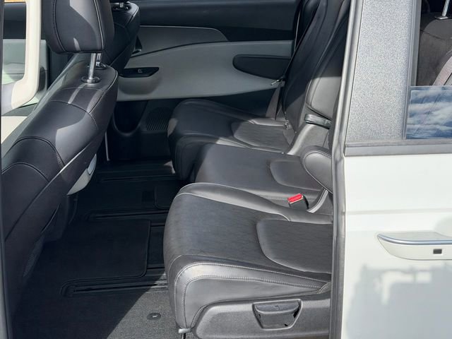 Used 2024 Kia Carnival LX image 22