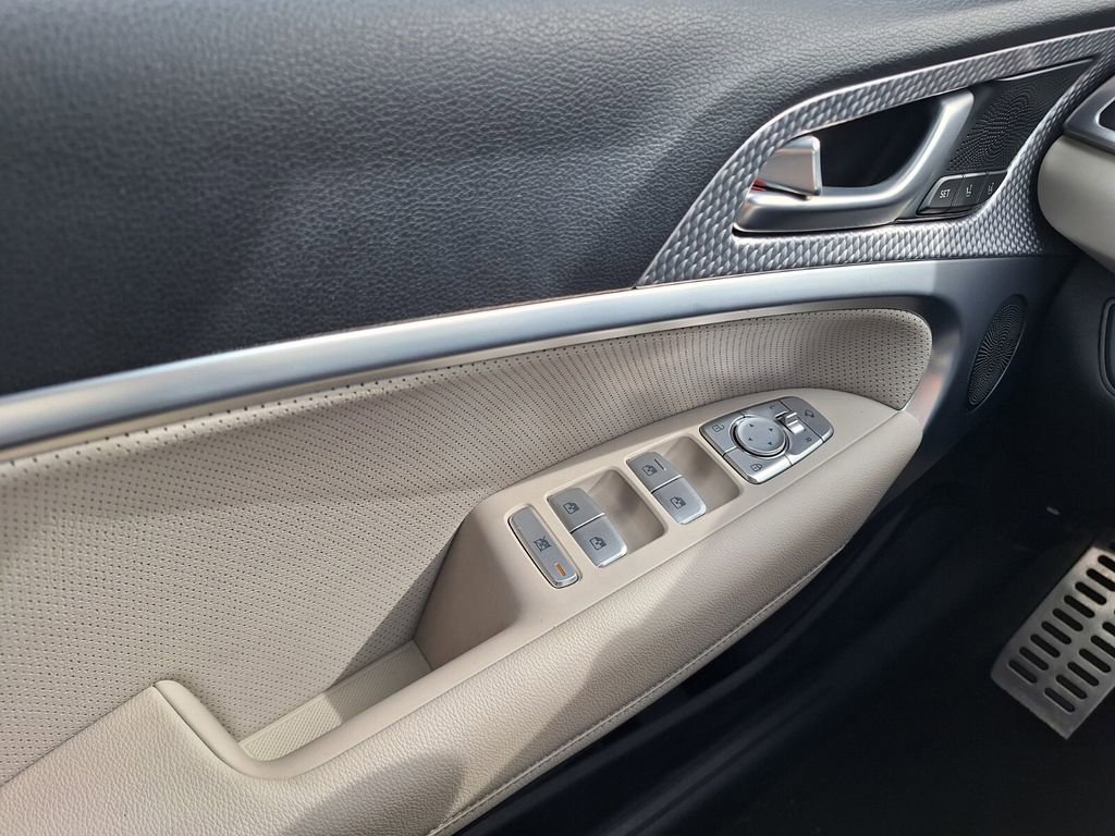 Used 2023 Genesis G70 2.0T w/ Sport Prestige Package image 17
