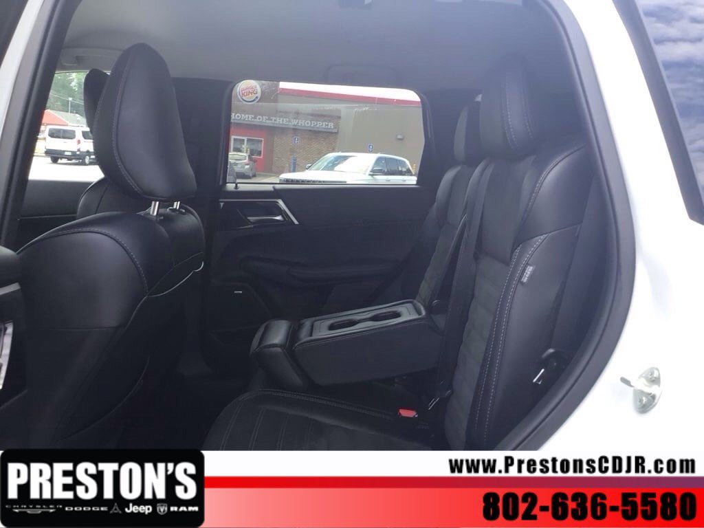 Used 2025 Mitsubishi Outlander AWD image 22