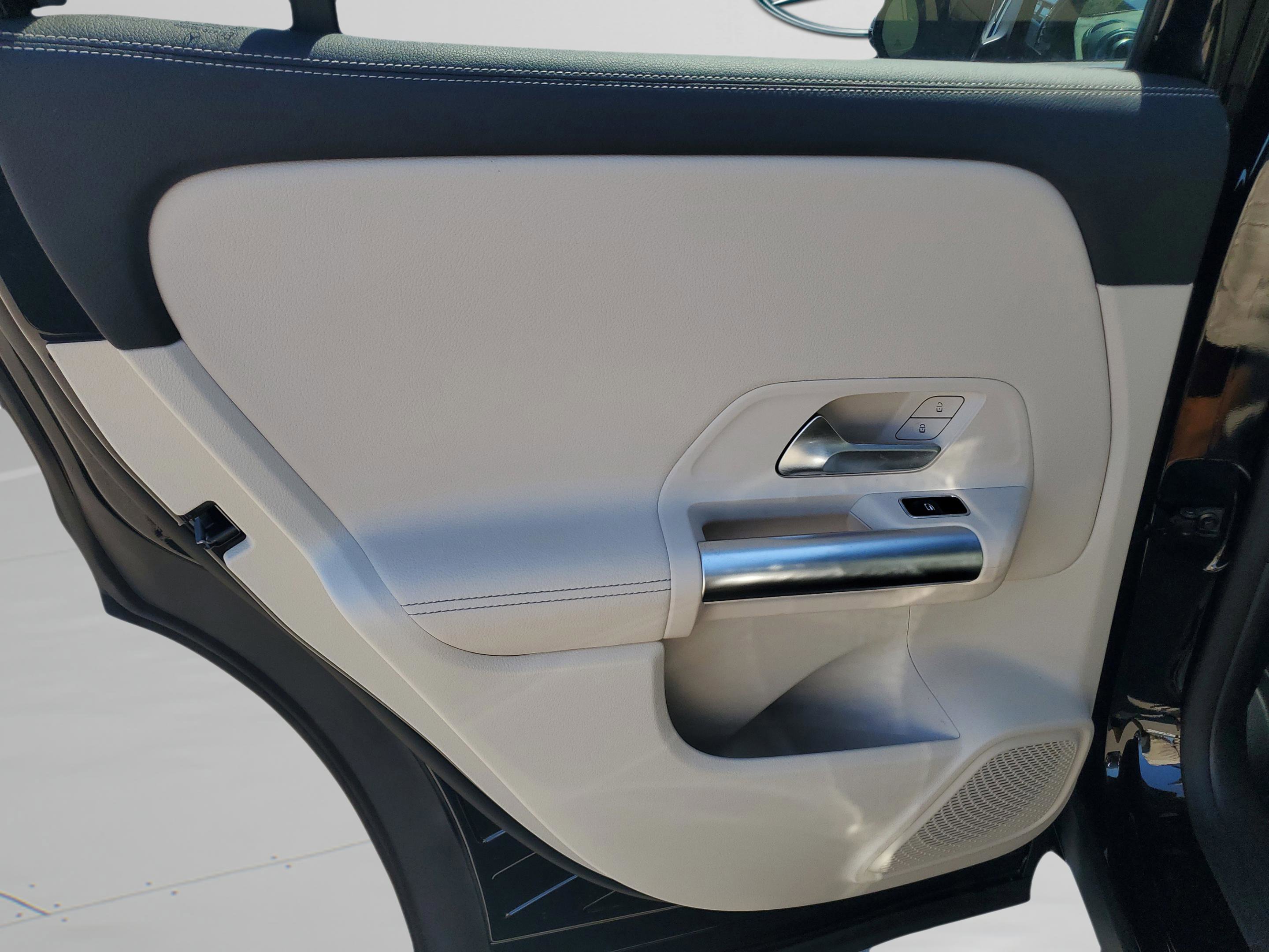 Certified 2025 Mercedes-Benz GLA 250 image 9