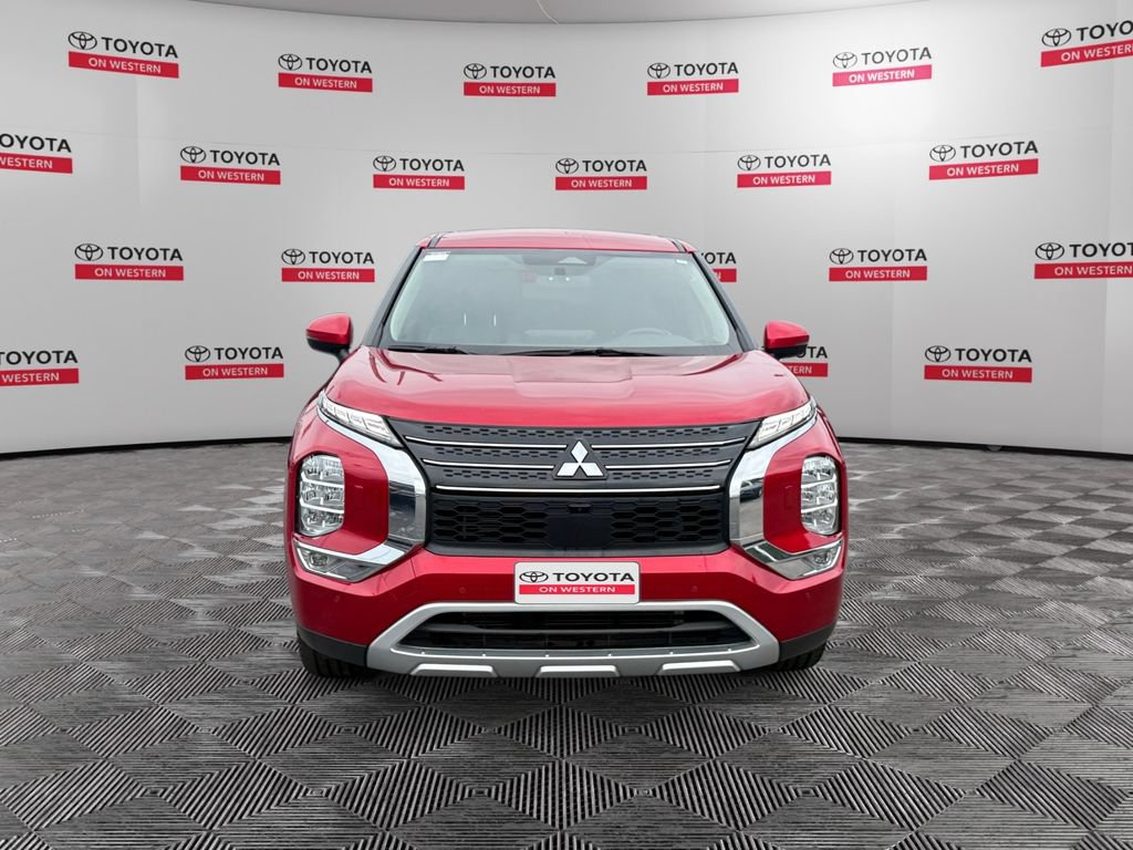Used 2024 Mitsubishi Outlander SE AWD/4WD image 2