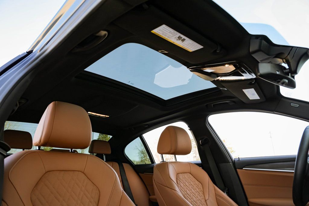 Used 2021 BMW 540i w/ Convenience Package image 23