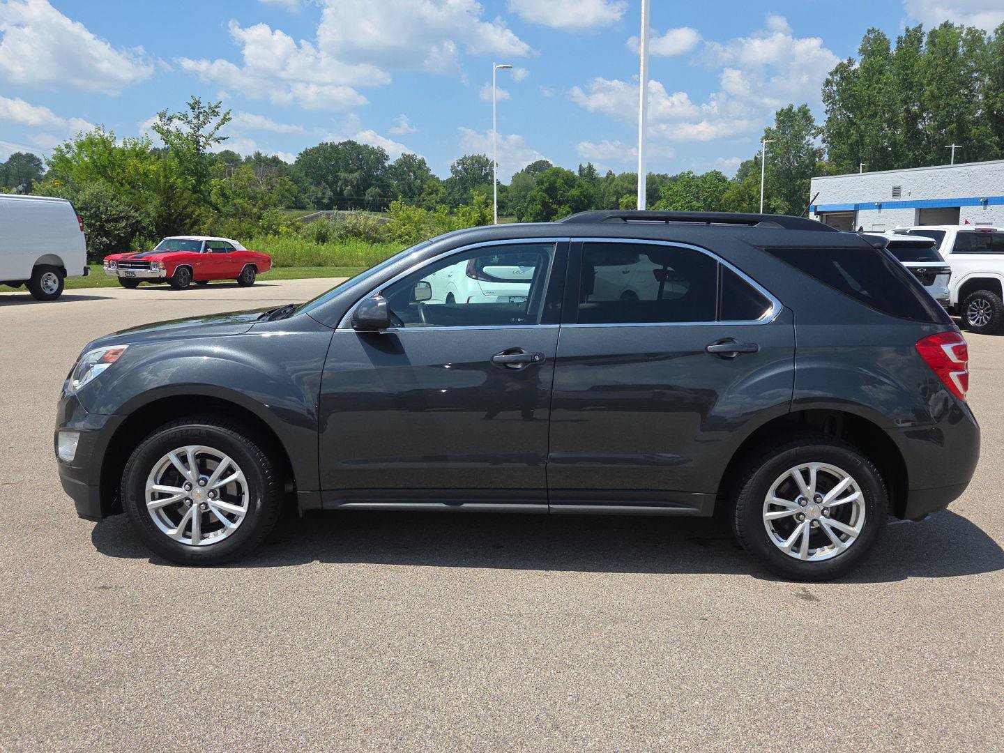 Used 2017 Chevrolet Equinox LT w/ Convenience Package FWD image 2