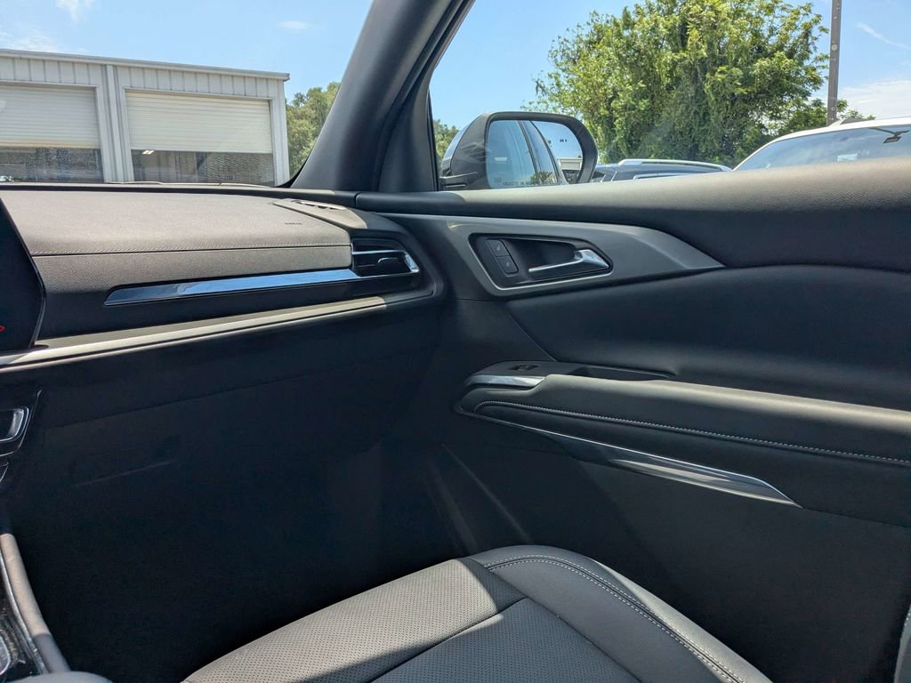 Used 2026 Chevrolet Traverse LT FWD image 17