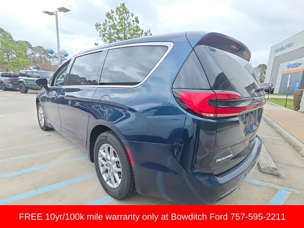 Used 2023 Chrysler Pacifica Touring-L image 6
