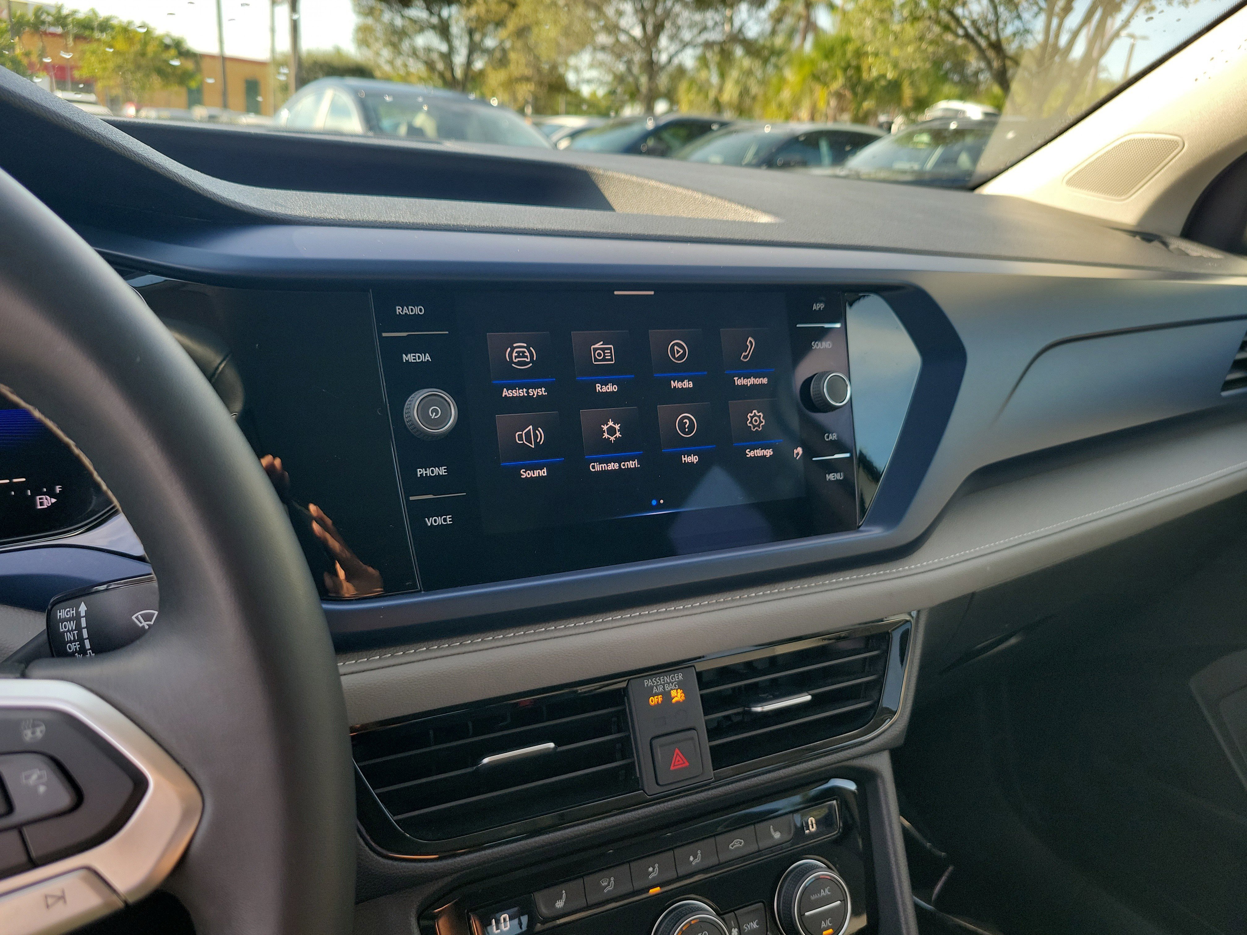 Used 2024 Volkswagen Taos SE image 13