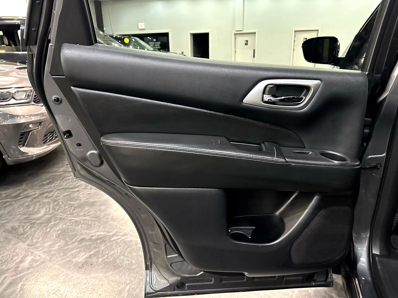 Used 2019 Nissan Pathfinder SV image 28