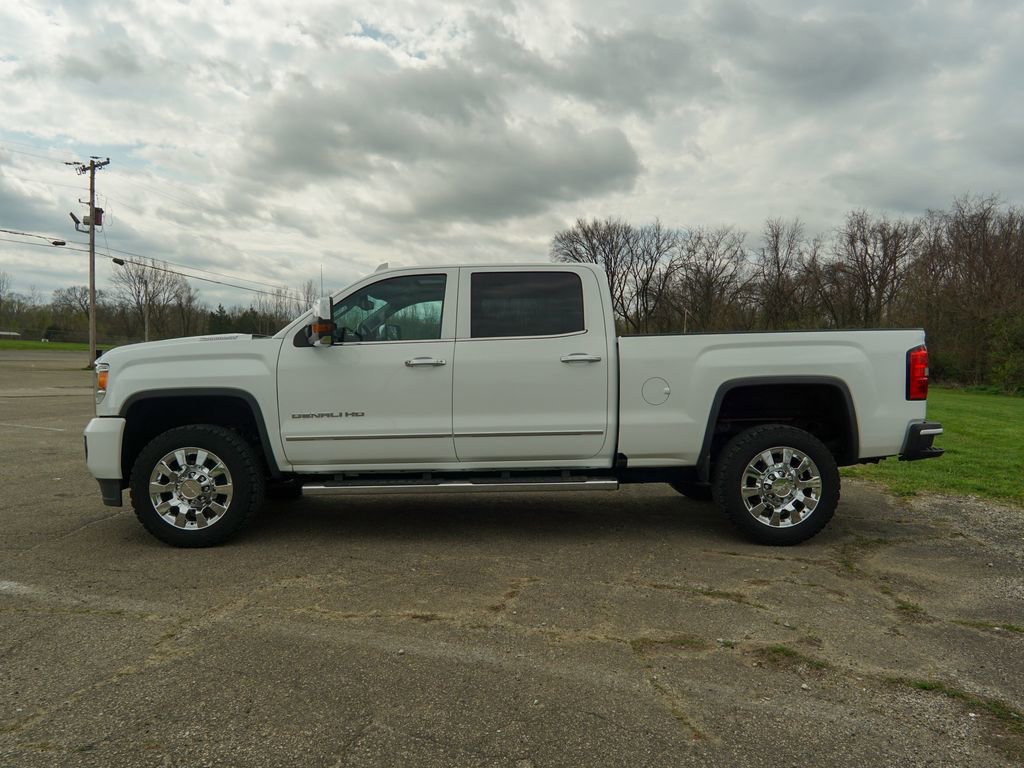 Used 2017 GMC Sierra 2500 Denali w/ Duramax Plus Package AWD/4WD image 5