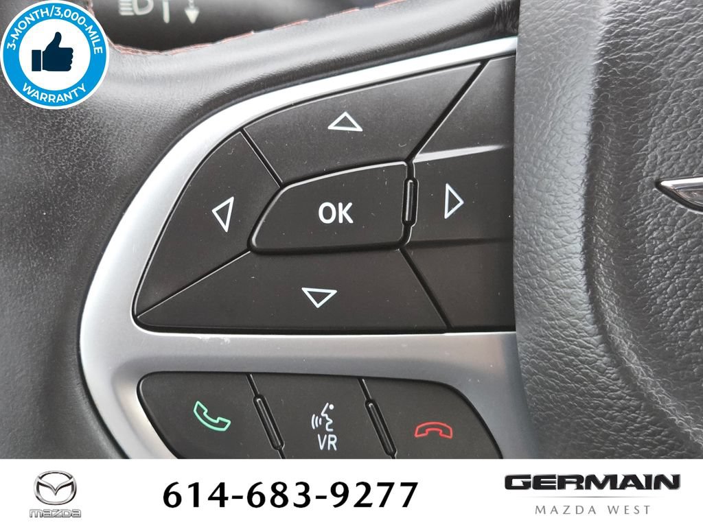 Used 2017 Chrysler Pacifica Touring-L FWD image 33