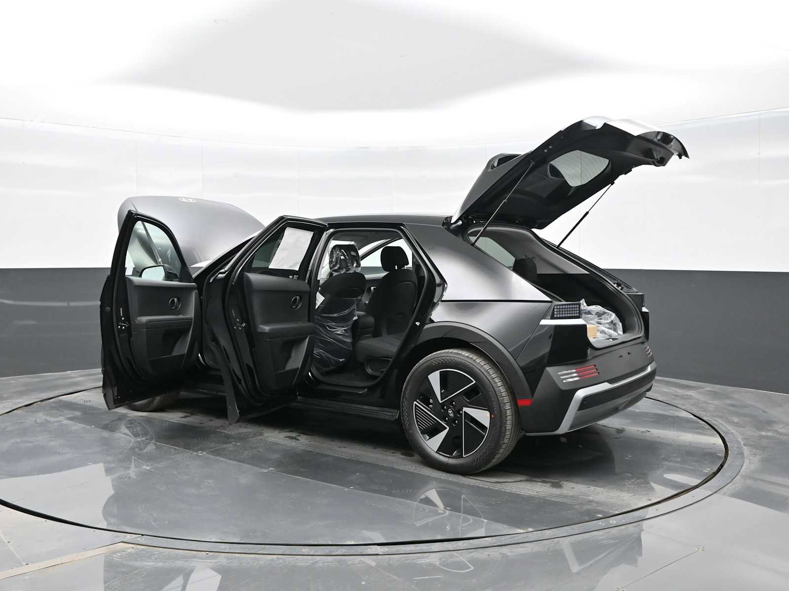 New 2025 Hyundai Ioniq 5 SE image 30