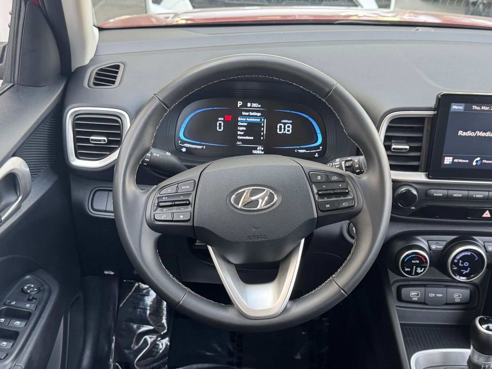 Used 2025 Hyundai Venue SEL image 28