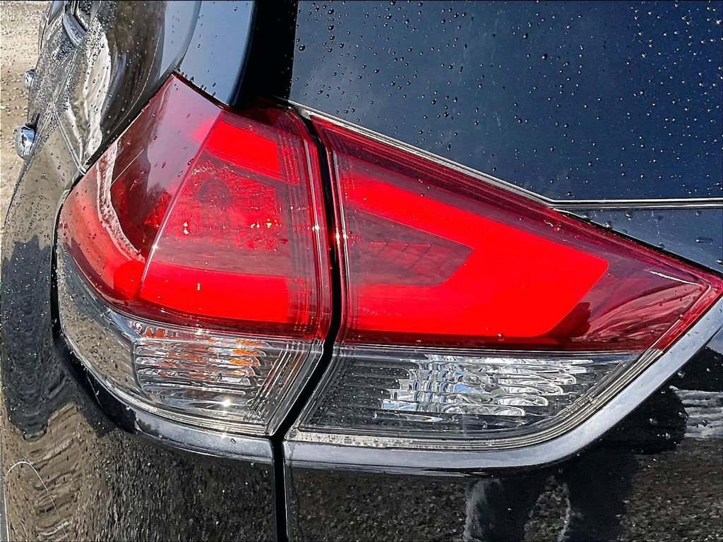 Used 2019 Nissan Rogue SV w/ Sun & Sound Touring Package image 28