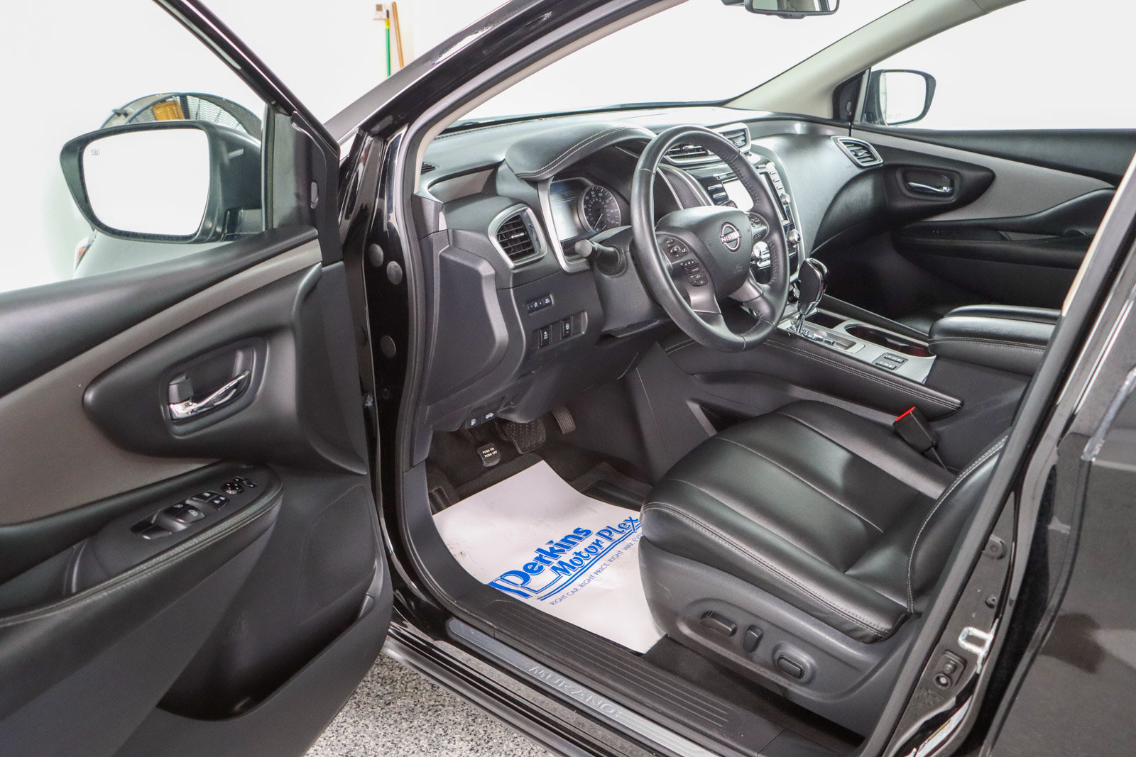 Used 2023 Nissan Murano SV AWD/4WD image 3