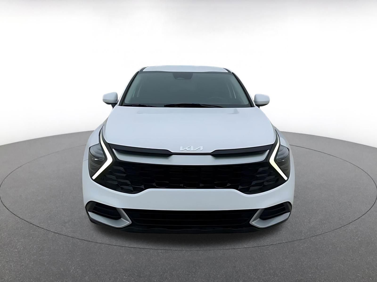 Used 2025 Kia Sportage LX image 4