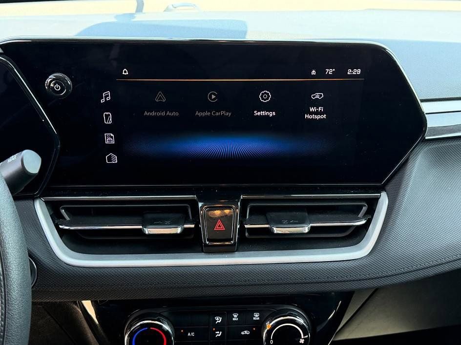 Used 2025 Chevrolet TrailBlazer LT AWD/4WD image 27