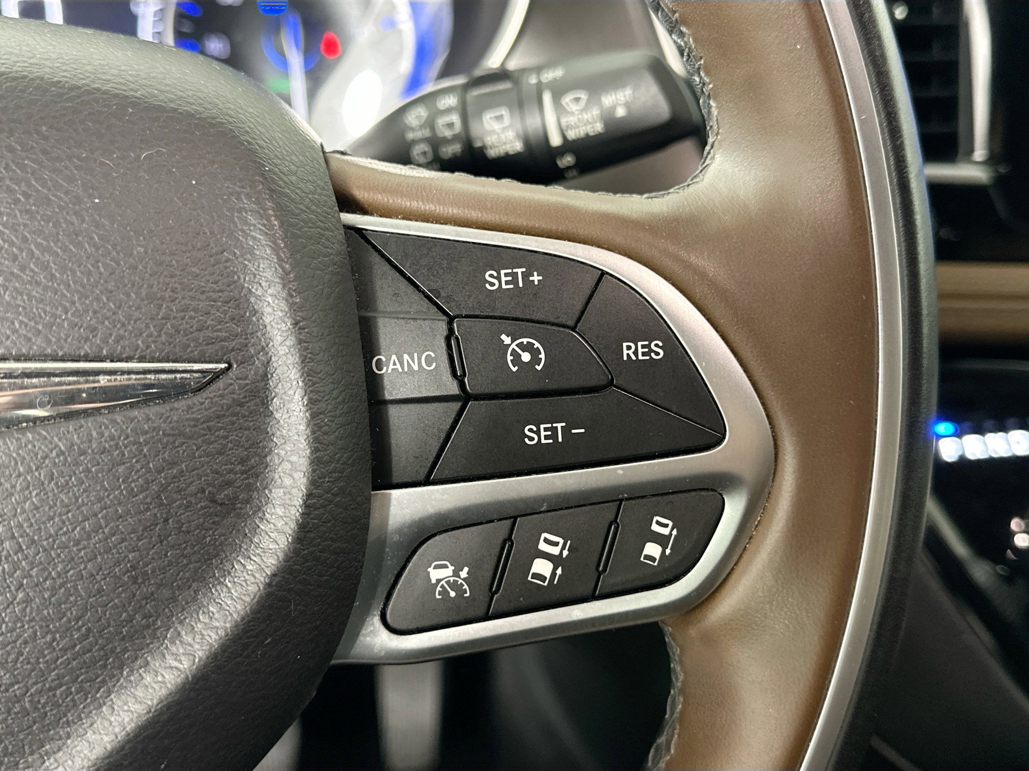 Used 2017 Chrysler Pacifica Limited FWD image 13