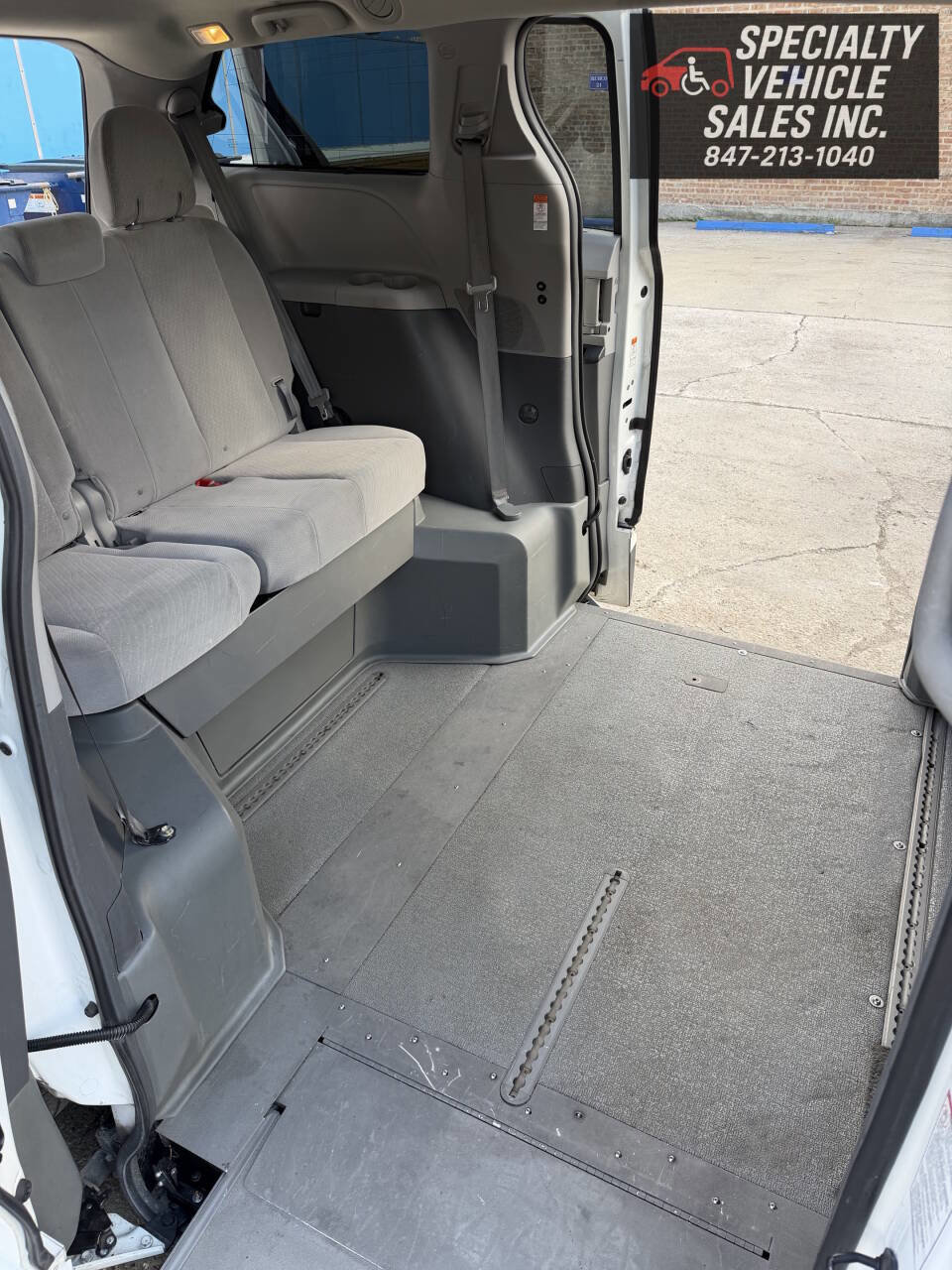 Used 2017 Toyota Sienna LE image 14