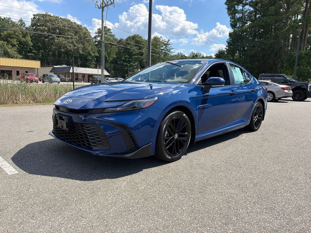 Used 2025 Toyota Camry SE w/ Convenience Package FWD image 2