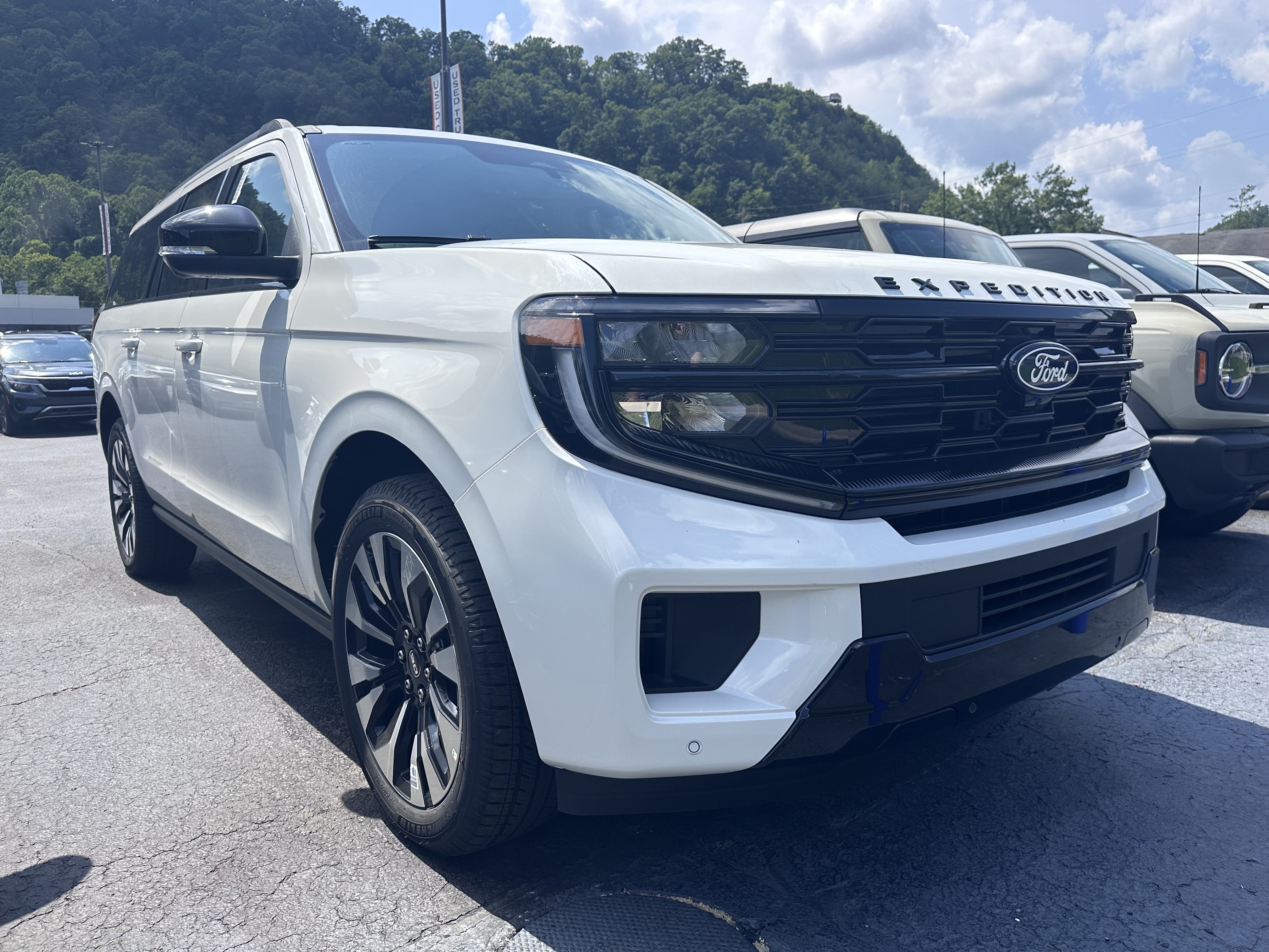 New 2027 Ford Expedition Max Platinum AWD/4WD image 2