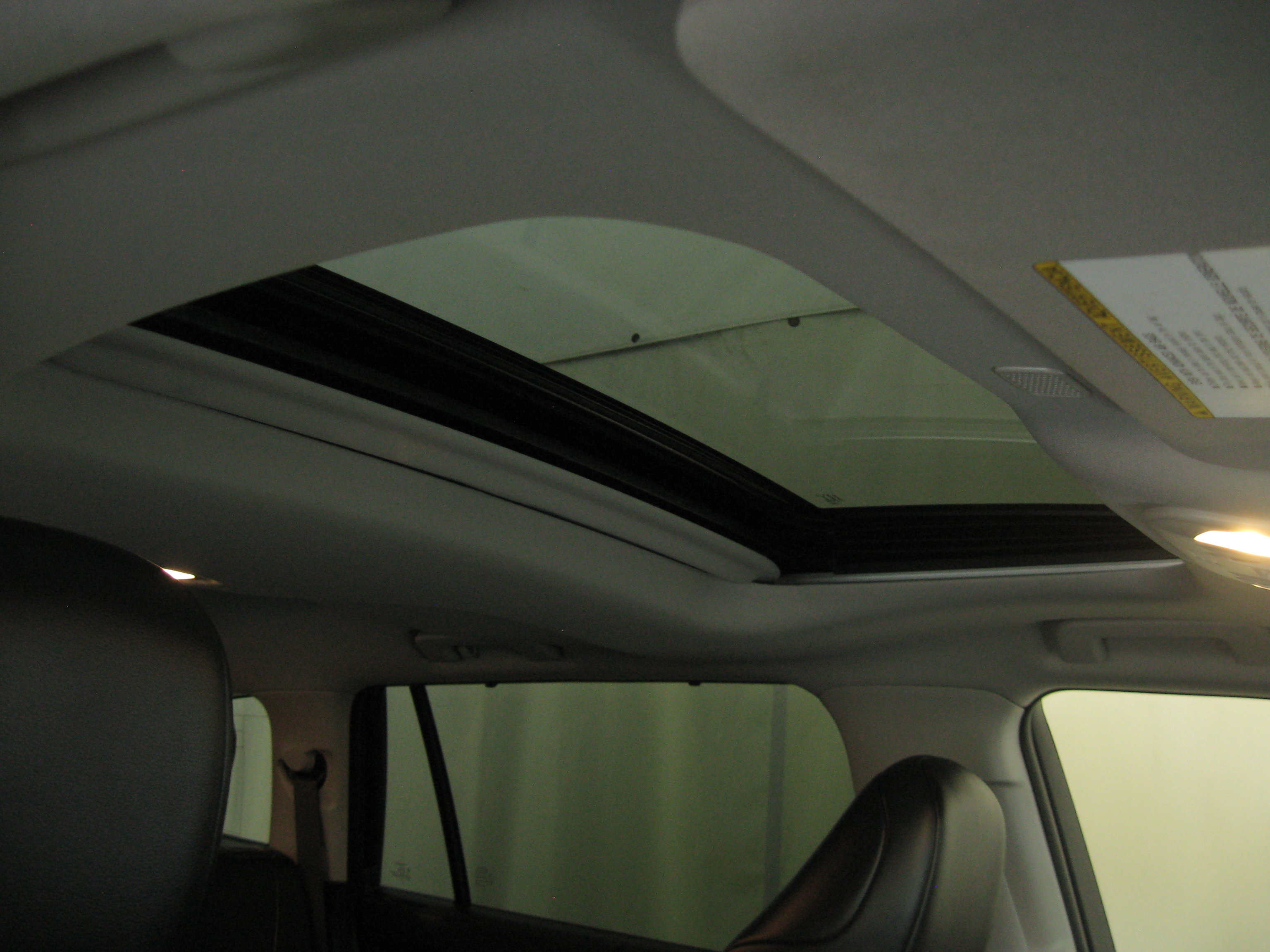 Used 2023 Toyota Highlander XLE image 3