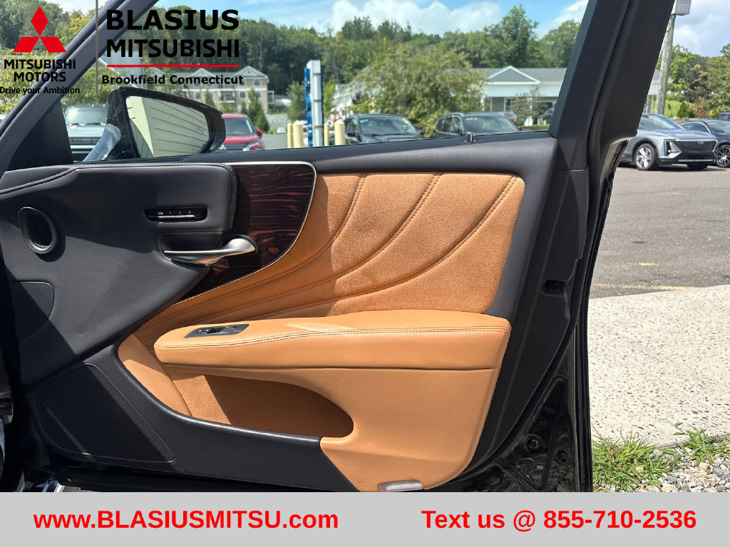 Used 2023 Lexus LS 500 AWD w/ Luxury Package image 52
