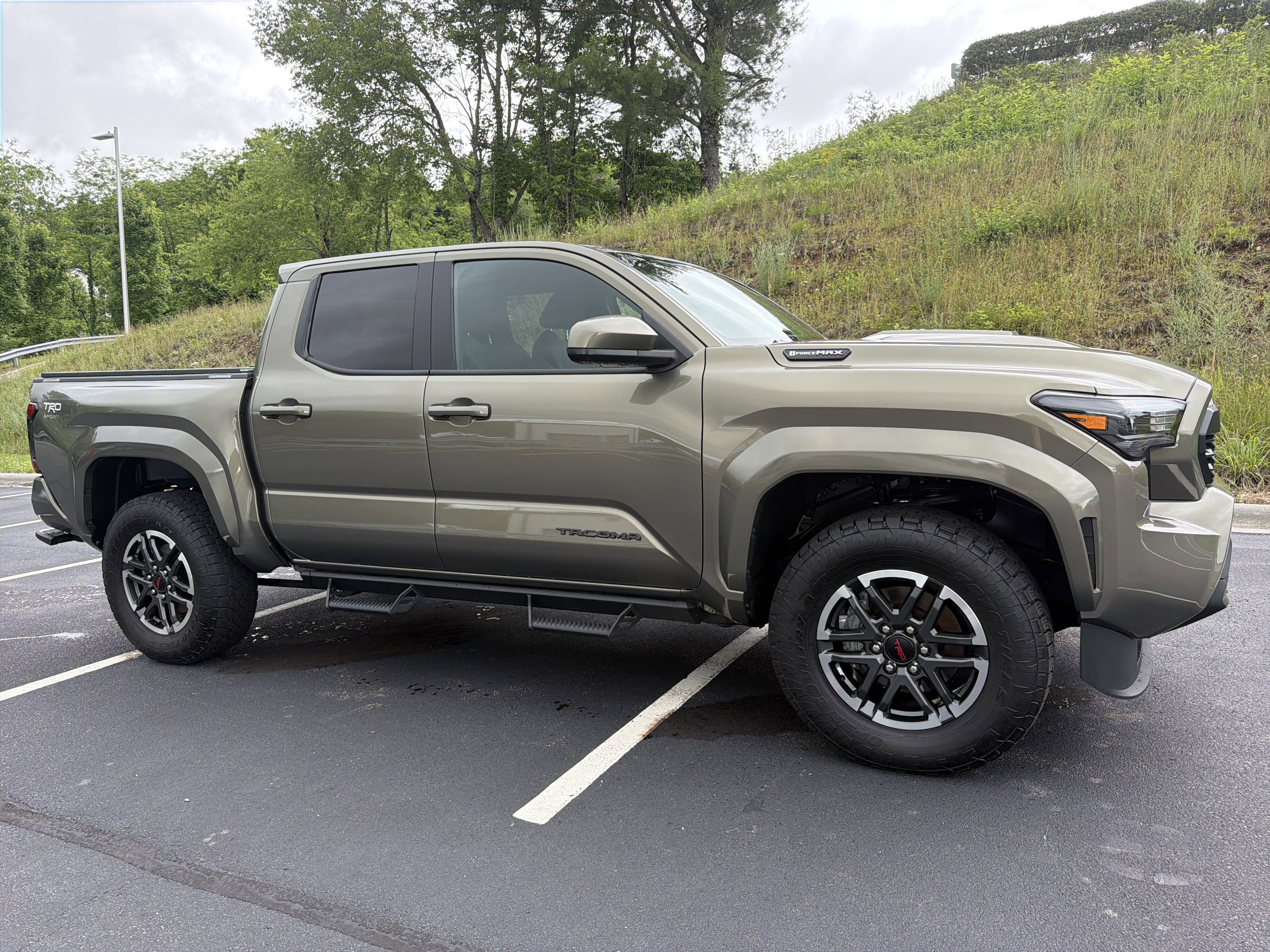Used 2025 Toyota Tacoma TRD Sport AWD/4WD image 3