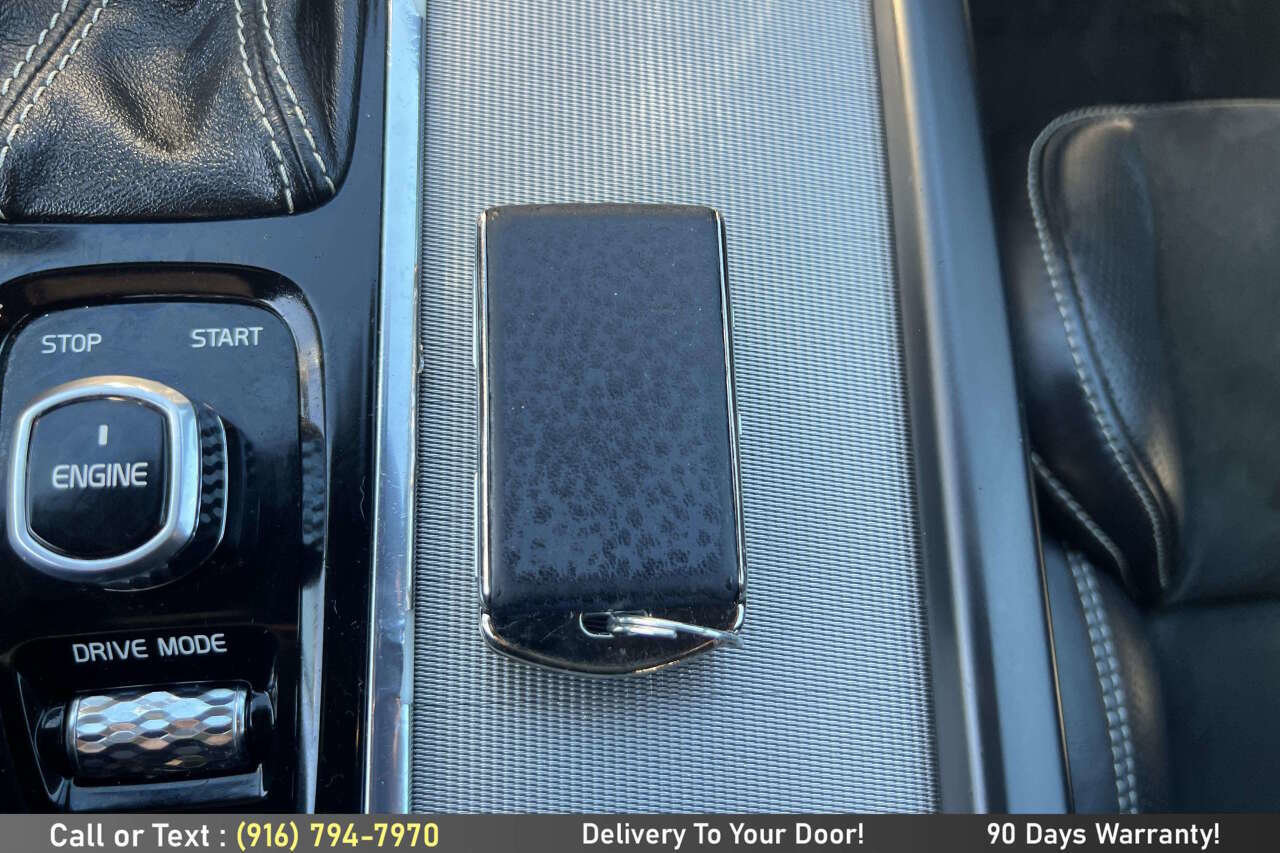 Used 2017 Volvo XC90 T6 R-Design w/ Vision Package image 14