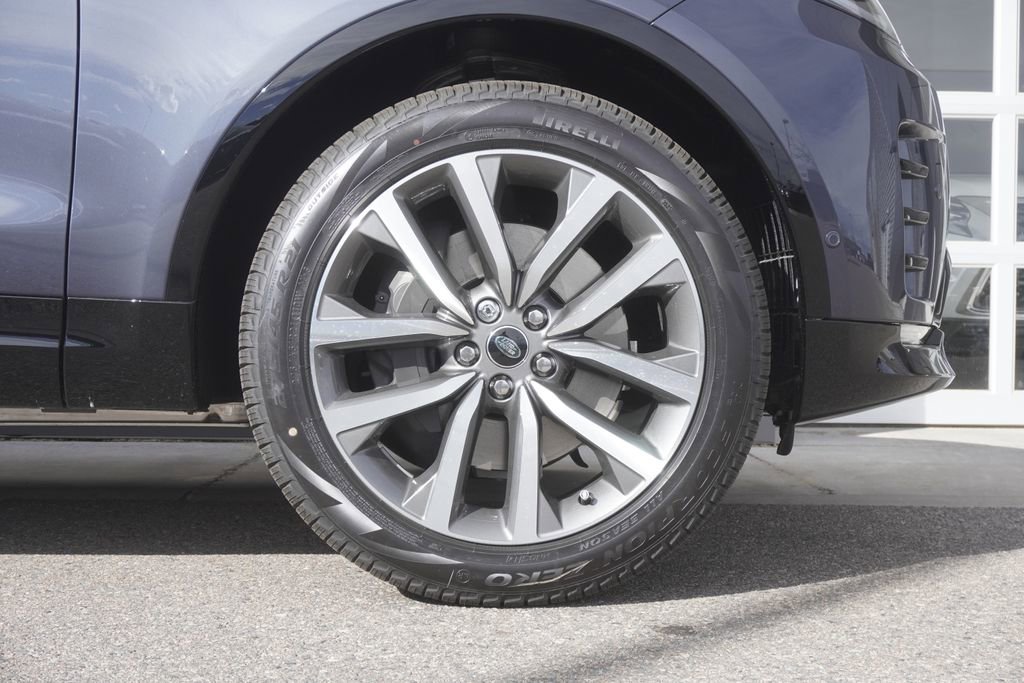 New 2026 Land Rover Discovery Limited Edition image 35