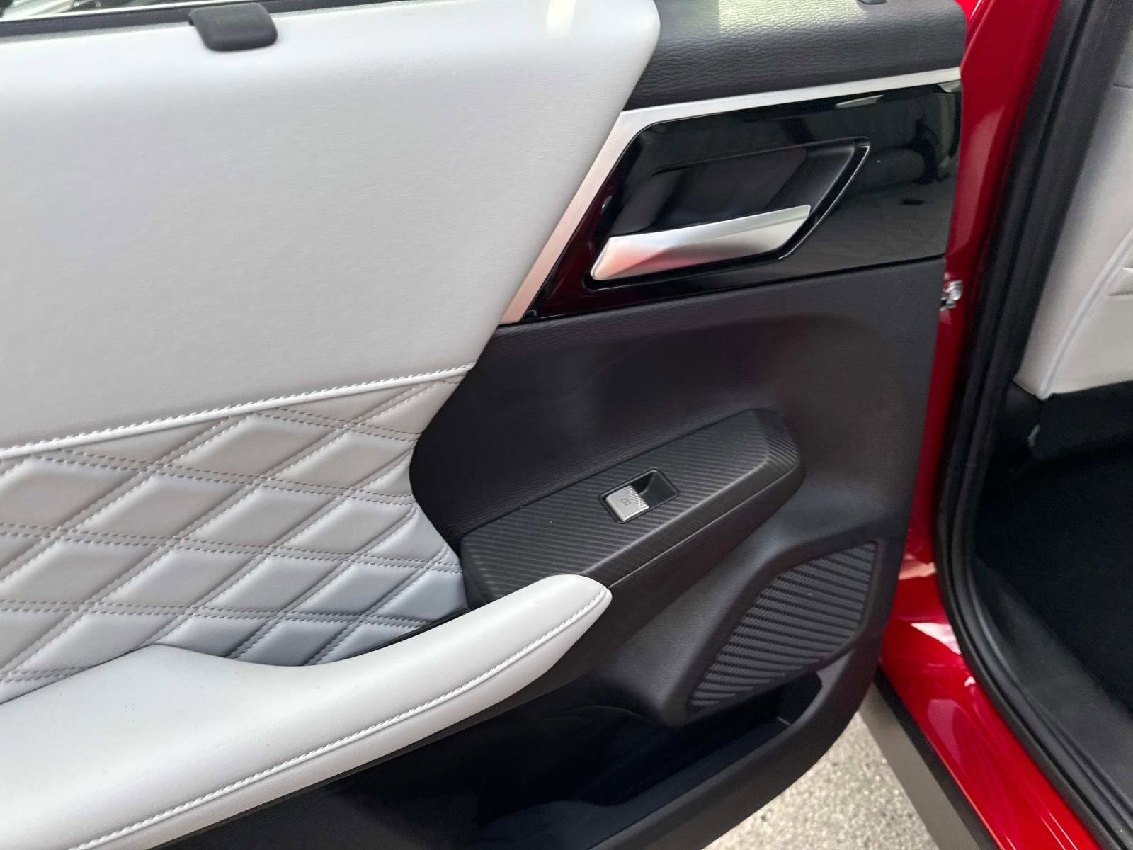 New 2025 Mitsubishi Outlander SEL image 11