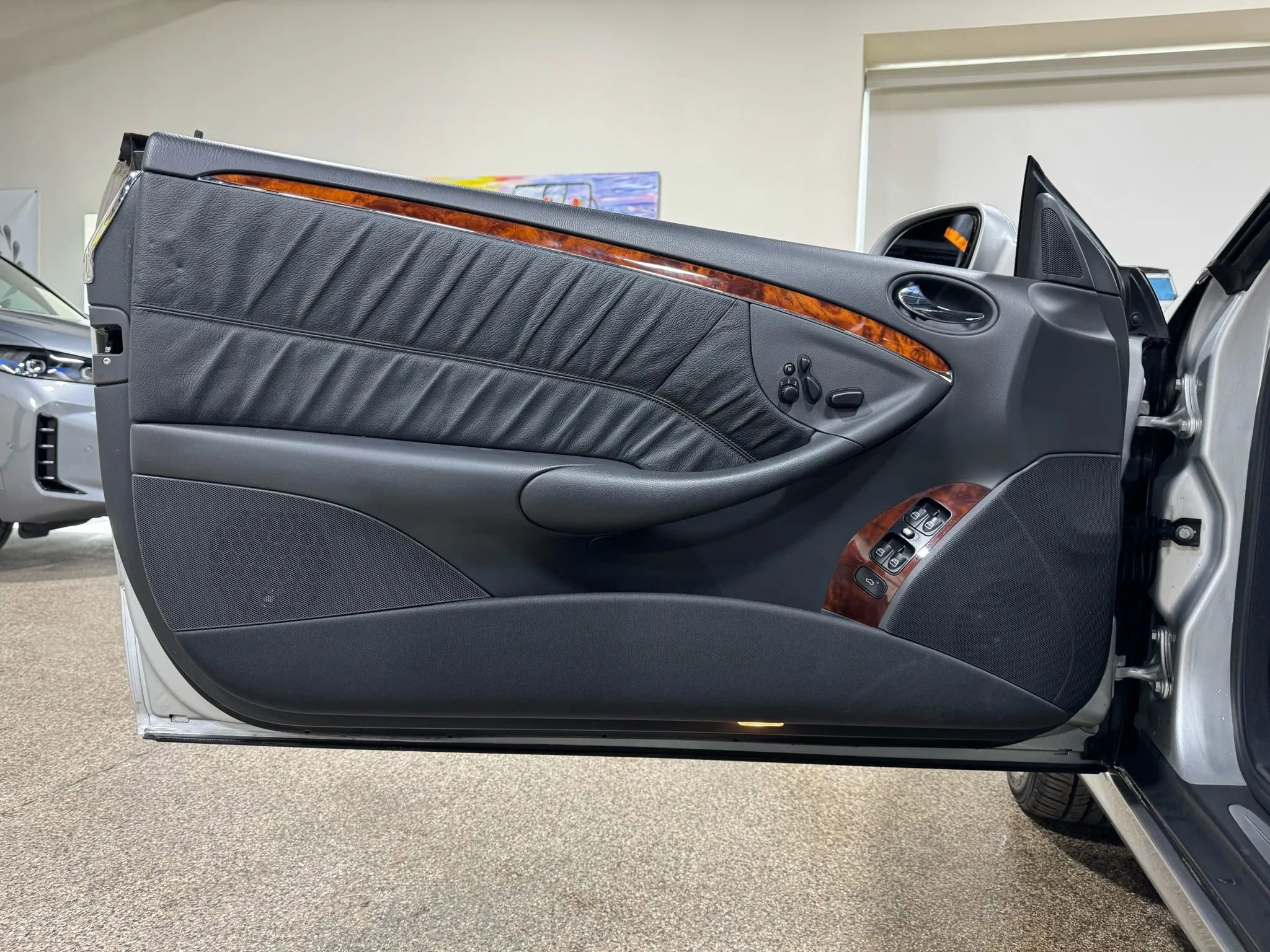 Used 2005 Mercedes-Benz CLK 320 Cabriolet image 41