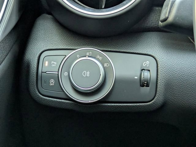 Used 2025 Alfa Romeo Giulia AWD w/ Veloce Package AWD image 30