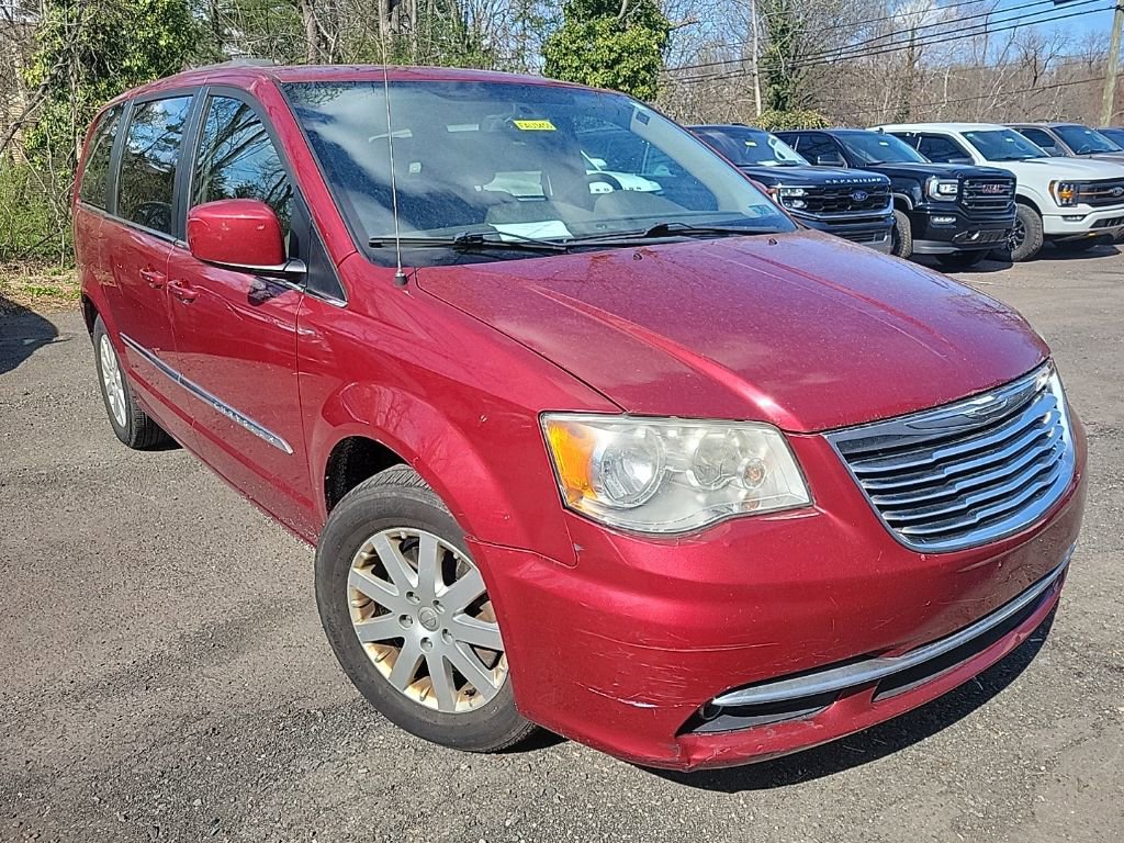 Used 2013 Chrysler Town & Country Touring image 3