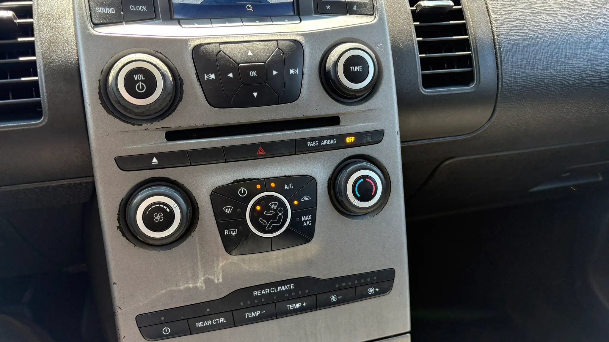 Used 2018 Ford Flex SE FWD image 21