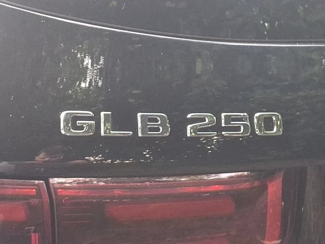 Used 2025 Mercedes-Benz GLB 250 4MATIC image 9