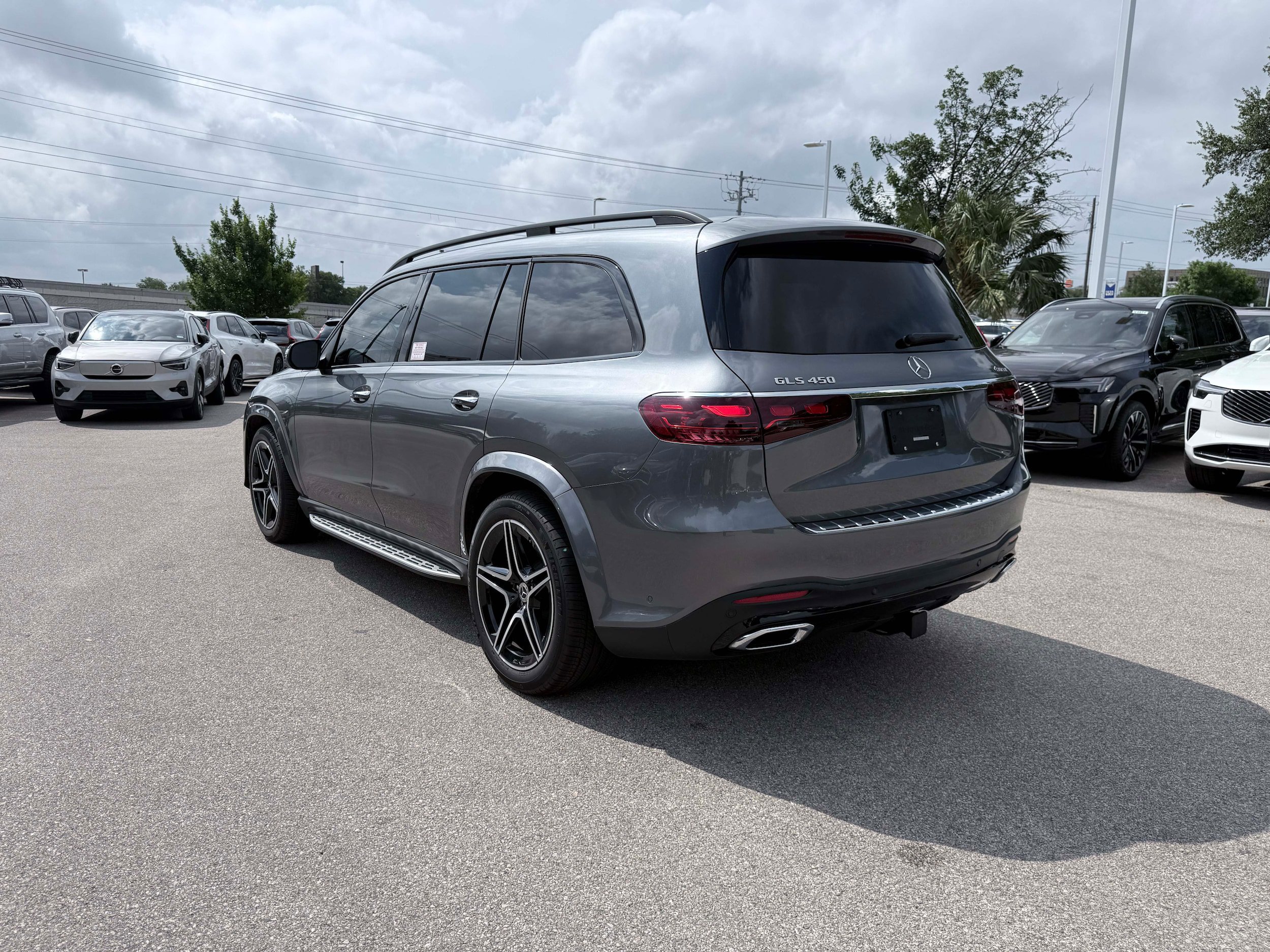 Used 2025 Mercedes-Benz GLS 450 4MATIC image 4