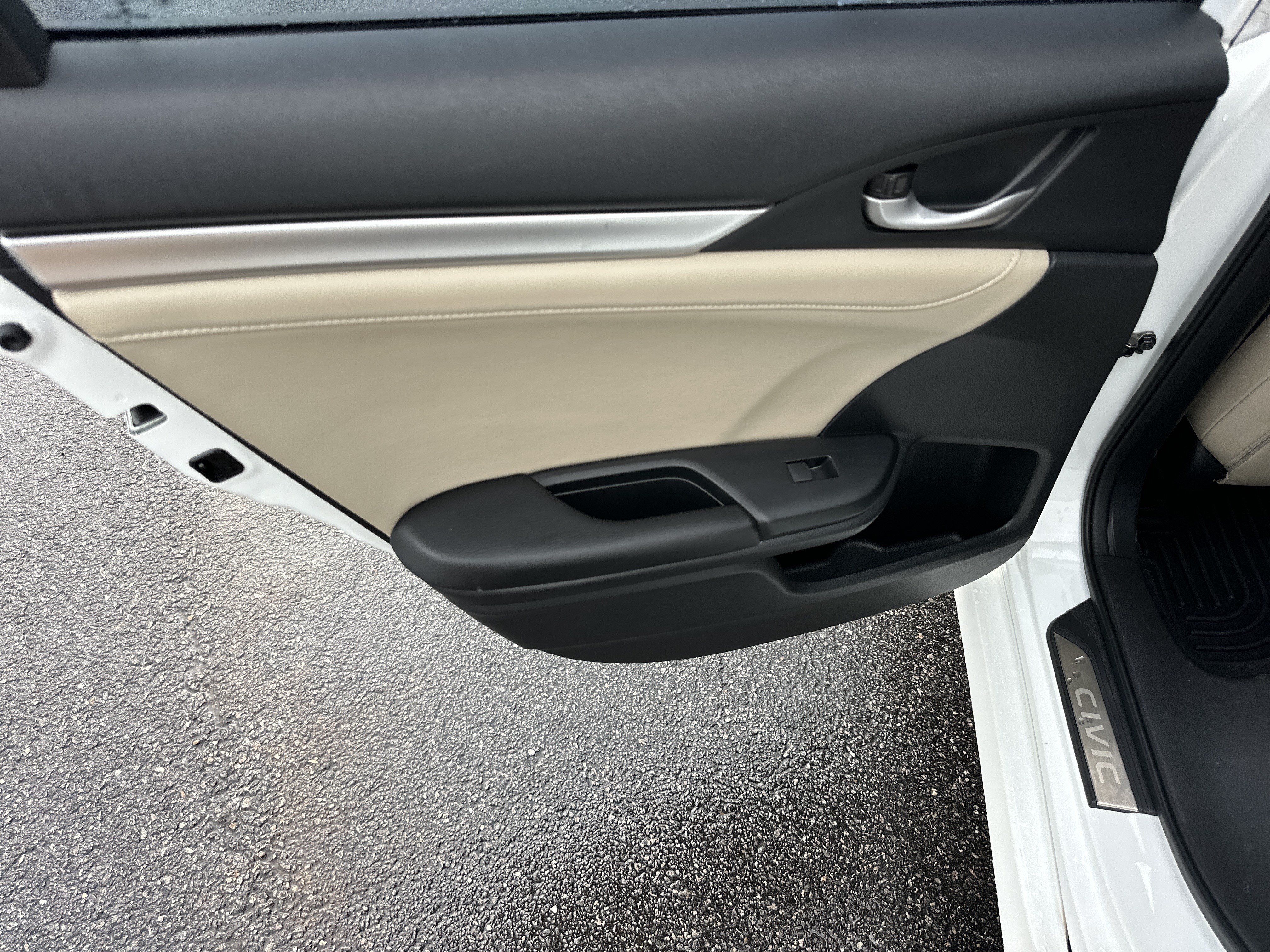 Used 2016 Honda Civic Touring image 24