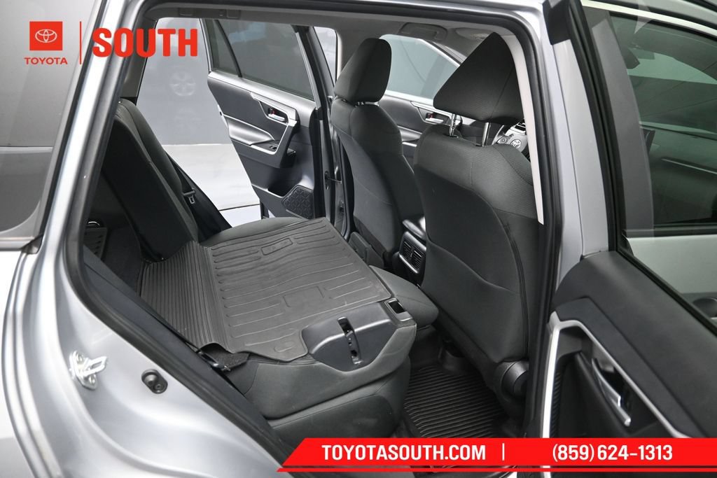 Used 2021 Toyota RAV4 XLE AWD/4WD image 22
