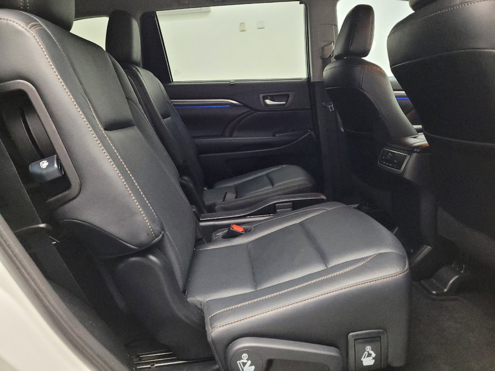 Used 2019 Toyota Highlander Limited image 19