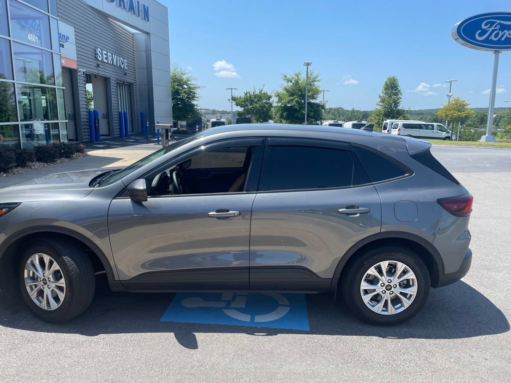 Used 2025 Ford Escape Active w/ Tech Pack #1 FWD image 5