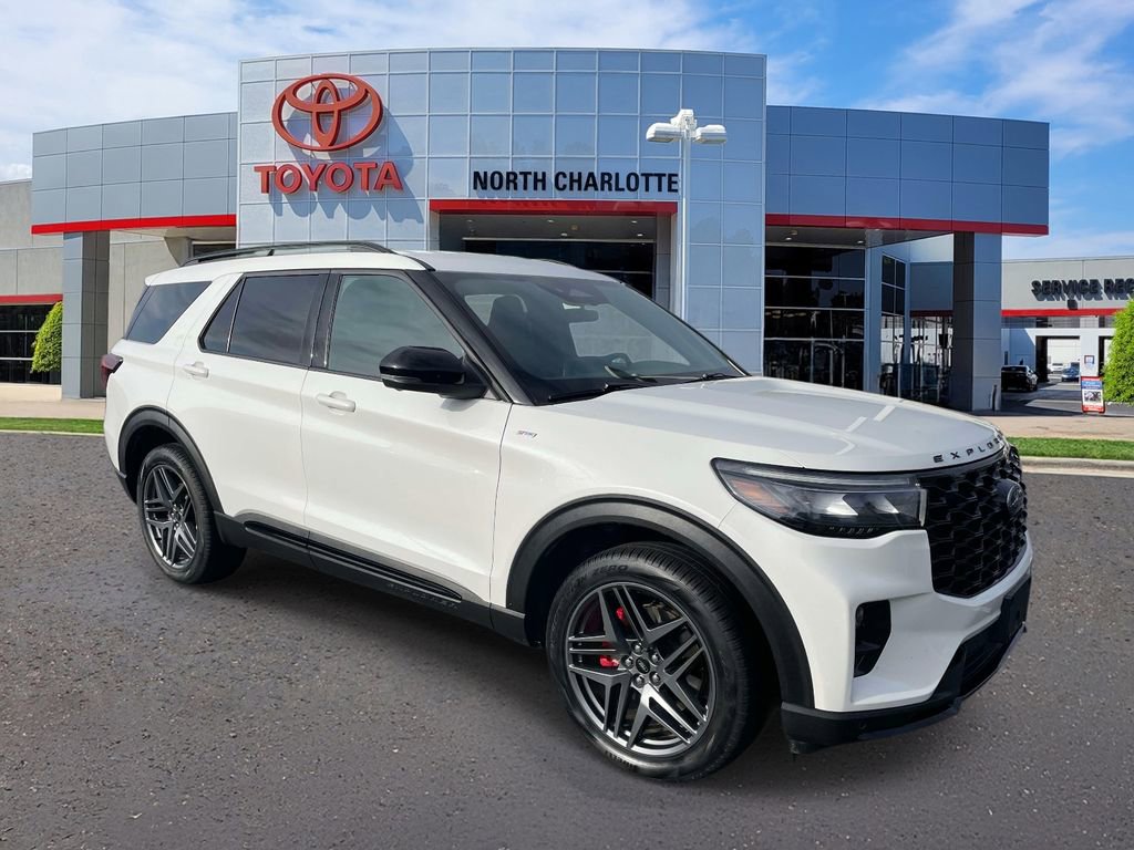 Used 2025 Ford Explorer ST-Line w/ ST-Line Street Pack image 3